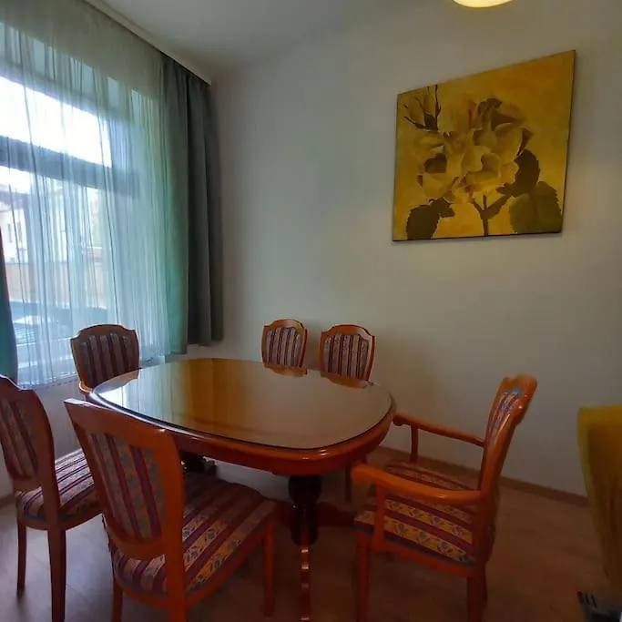 Altbauwohnung Neu Saniert - Fuer Familien Geeignet Vídeň